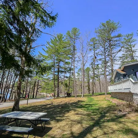 Comes With Canoe And Kayak Use Lake House With Hot Tub And Fire Pit